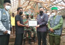 Dendi Beri Bantuan Korban Kebakaran di Dusun Kamulyaan