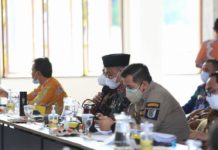 Rakor Pembahasan Covid-19 Bersama Gubernur, Bupati Pringsewu Online, Wabup Ofline