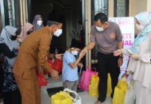 Kapolres dan Bhayangkari Tubaba Gelar Bansos ke Anak Yatim Piatu