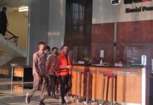 KPK Tahan Adik Mantan Bupati Lampung Utara