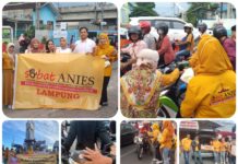 Relawan Sobat Anies Berbagi Takjil di Bandar Lampung