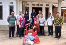 Kadis Sosial Pemkab Tubaba Langsung Turun Beri Bantuan pada Mbah Boinem