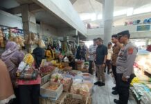 Dukung dan Sukseskan Program Asta Cita Presiden RI, Satgas Pangan Polres Tulang Bawang Barat Gelar Operasi Pasar bersama Diskoperindag Pemkab Tubaba