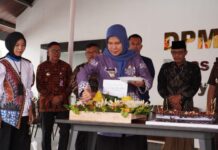 PJ.Sekda Bayana Potong Tumpeng, Rayakan Hari Jadi MPP Tubaba.