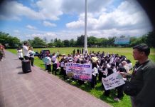 Kantor Bupati Pesawaran Dilurug Ratusan Tenaga Honorer, ini Pemicunya