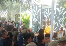 Gubernur Mirza dan Puluhan Tokoh Lampung Lepas Jenazah H. Bachtiar Basri ke Peristirahatan Terakhir