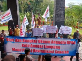 LSM L@PAKK Demo DPRD Bandarlampung Minta Usut Dugaan Proyek Revitalisasi Gedung Sekolah