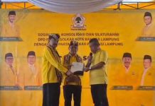 Purna Tugas Sebagai Ketua, H. Yuhadi Serahkan Sertifikat Kantor DPD Partai Golkar Kota Bandarlampung