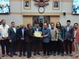 Didampingi Advokat Agus Bhakti Nugroho, Akademisi FH Unila Dr. Budiono Sampaikan “Legal Research” Soal Reformasi Polri di Komisi III DPR RI