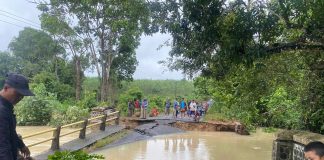 Jembatan Penghubung Dua Tiyuh Putus, ini Langkah Polres Tulangbawang Barat dan Polsek Tumijajar