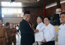Plt Bupati Lamteng Serahkan 2.533 SK PPPK Paruh Waktu Formasi Teknis