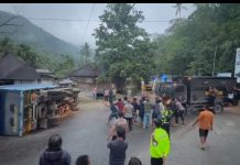 Truk Bantuan Polda Lampung Terguling di Solok, Dansat Brimob: Sudah Dievakuasi dan Bantuan Kemanusiaan Tetap Terkirim