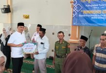Camat Tumijajar Dampingi Bupati Tubaba Safari Ramadan di Masjid Agung Al- Mustaqiem Kelurahan Daya Murni