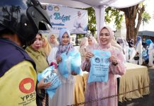 Antusiasme Warga Warnai Kegiatan Berbagi Takjil PKK dan DWP Ptovinsi Lampung