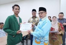 Anggota DPD RI Ahmad Bastian SY Beri Bantuan Pendidikan pada 38 Mahasiswa UIN RIL