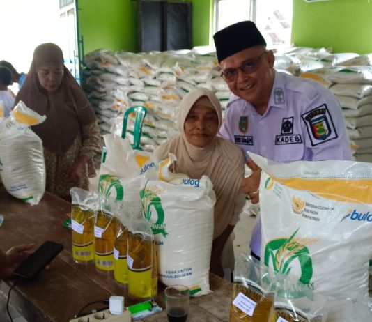 Dalam Dua Hari, Pemdes Bagelen Gedong Tataan Bagikan Bantuan Sembako pada 725 KK