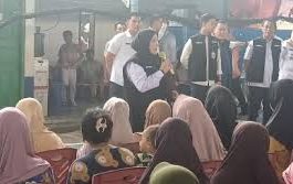 Walikota Bandarlampung Eva Dwiana Sangat Baik Hati, Tak Ingin Warga Sampai Kesulitan, Bagikan Beras 10 Kg dan Uang Rp500 Ribu Buat Korban Banjir