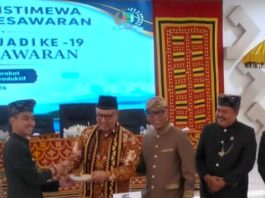 HUT ke-19 Kabupaten Pesawaran: Tokoh Pendiri Kabupaten Pesawaran Dapat “Nasi Tumpeng” Pertama