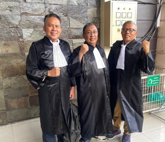 Bacakan Pledoi, Advokat Adal Minta Terdakwa Dibebaskan